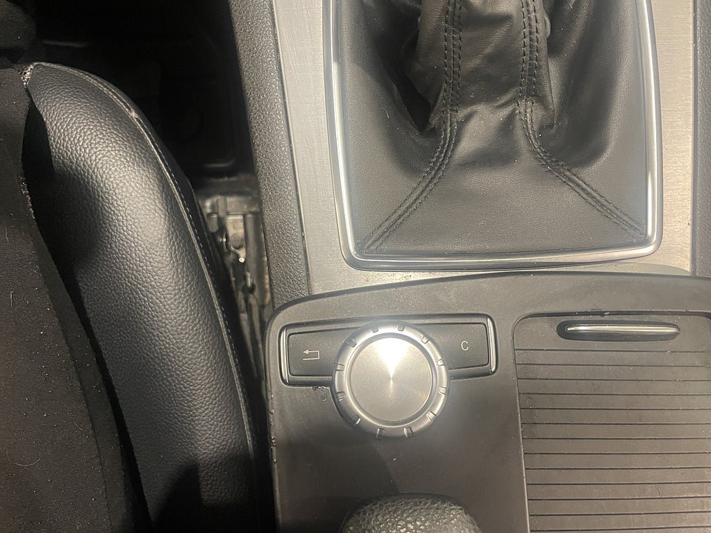 Vehicle Image 23