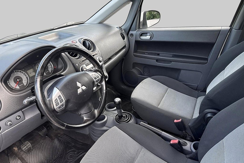 Vehicle Image 10