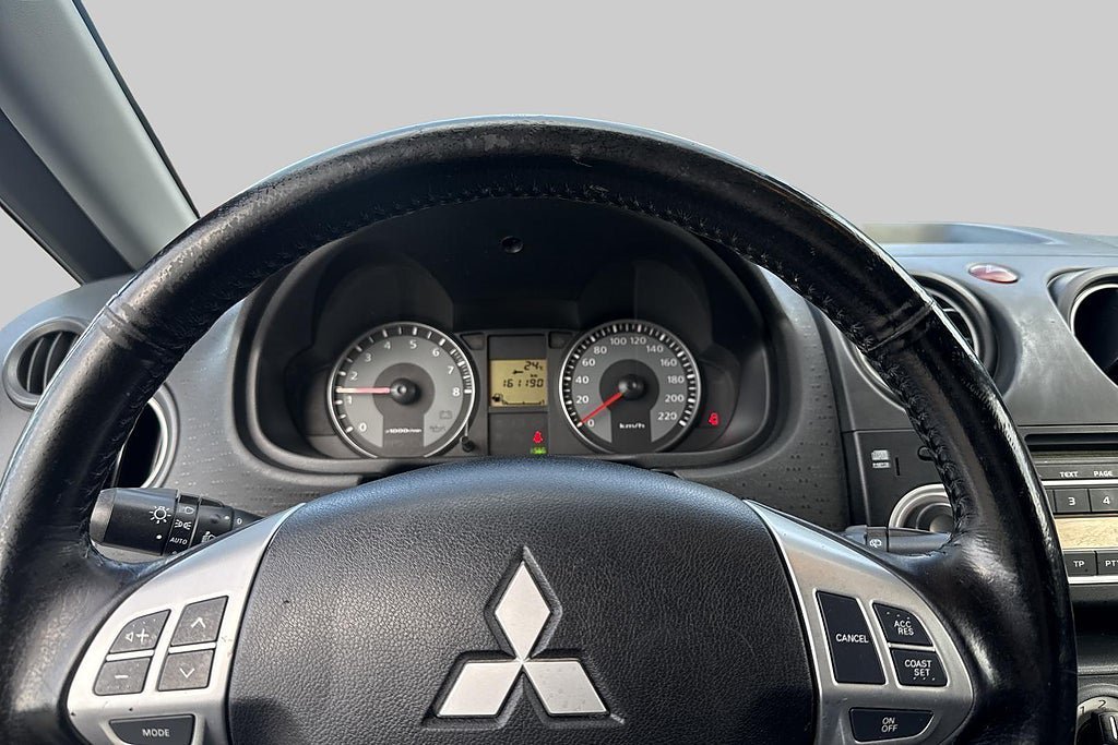 Vehicle Image 17