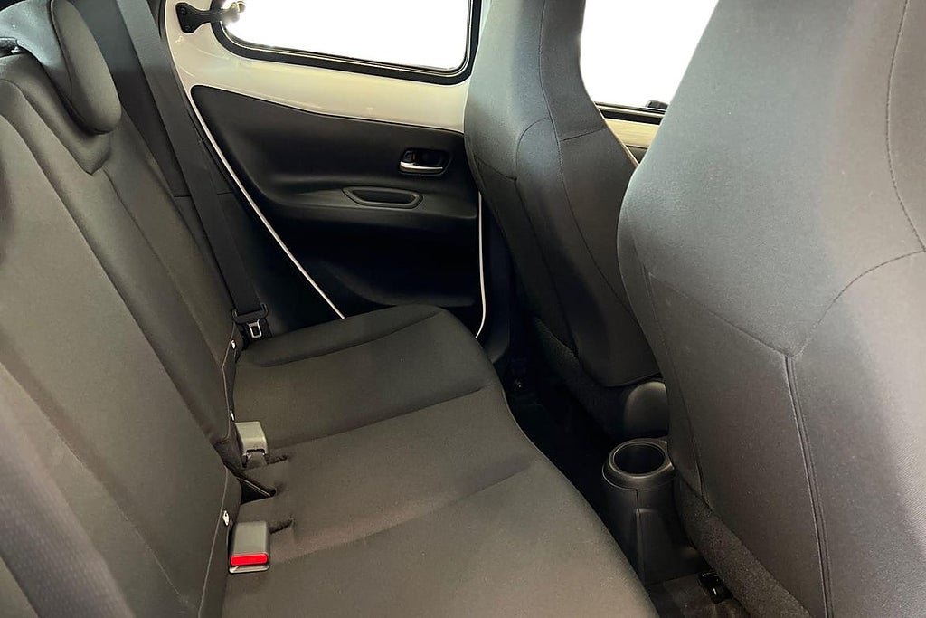 Vehicle Image 7