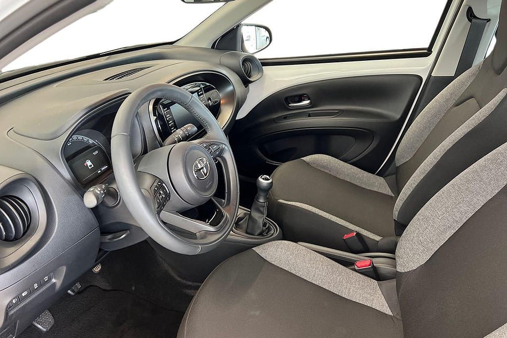 Vehicle Image 12