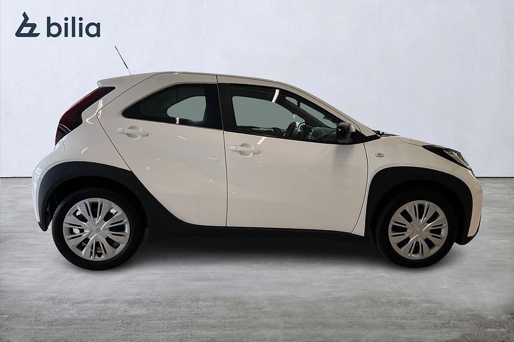 Vehicle Image 16