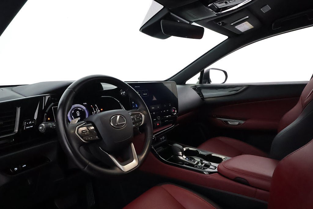 Vehicle Image 12