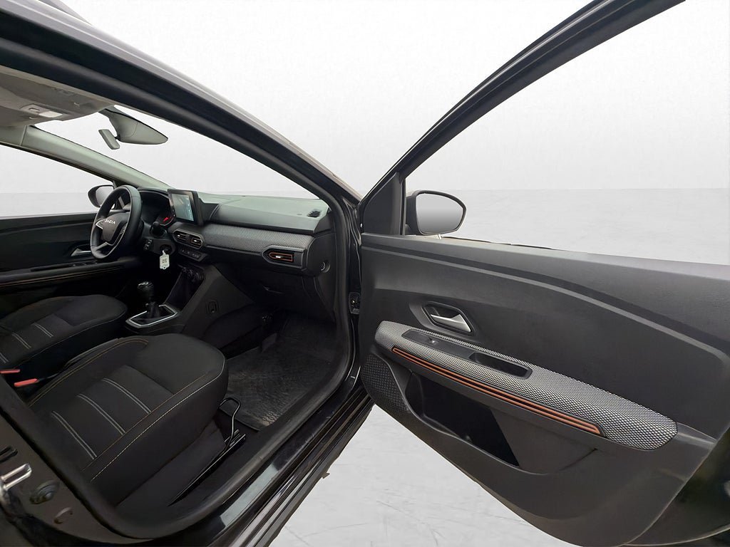 Vehicle Image 25