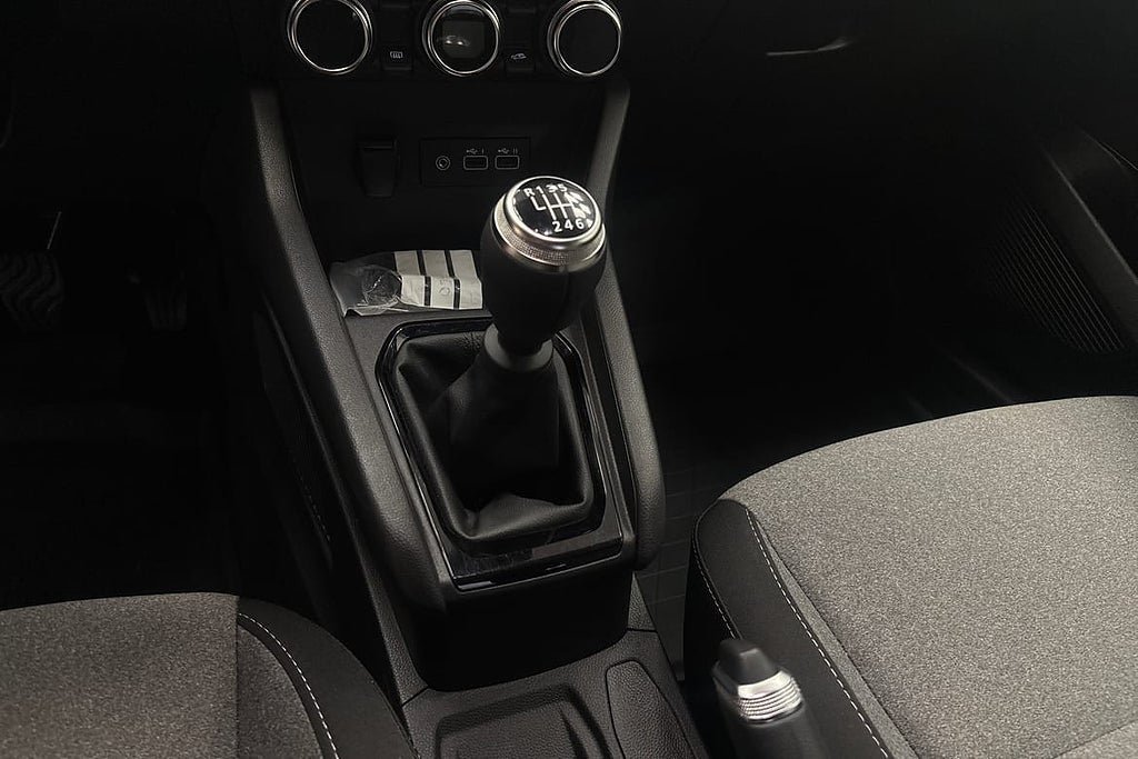 Vehicle Image 16