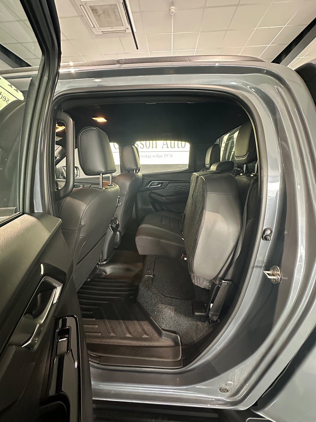 Vehicle Image 11