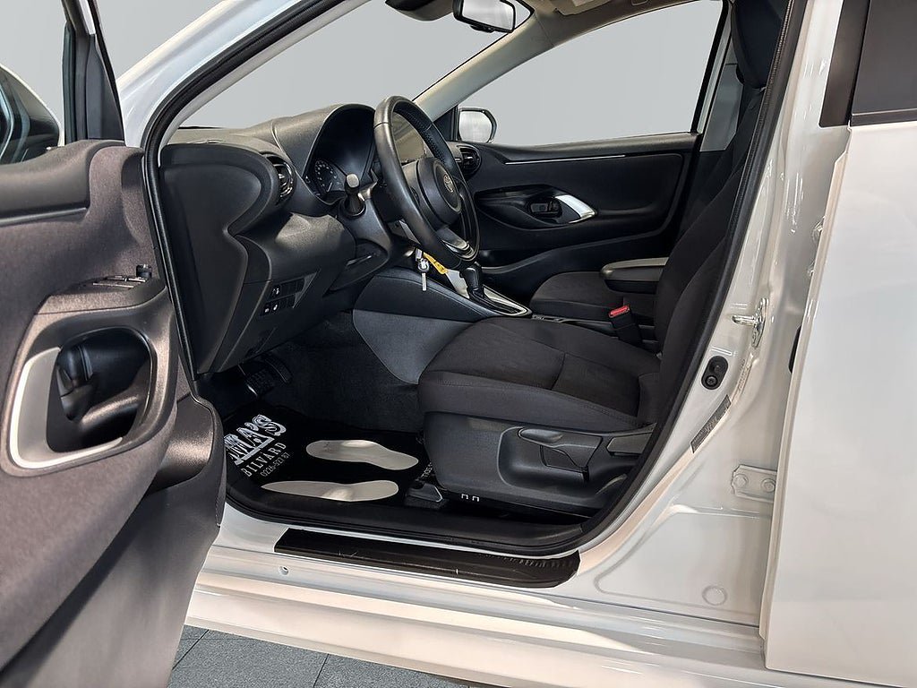 Vehicle Image 12