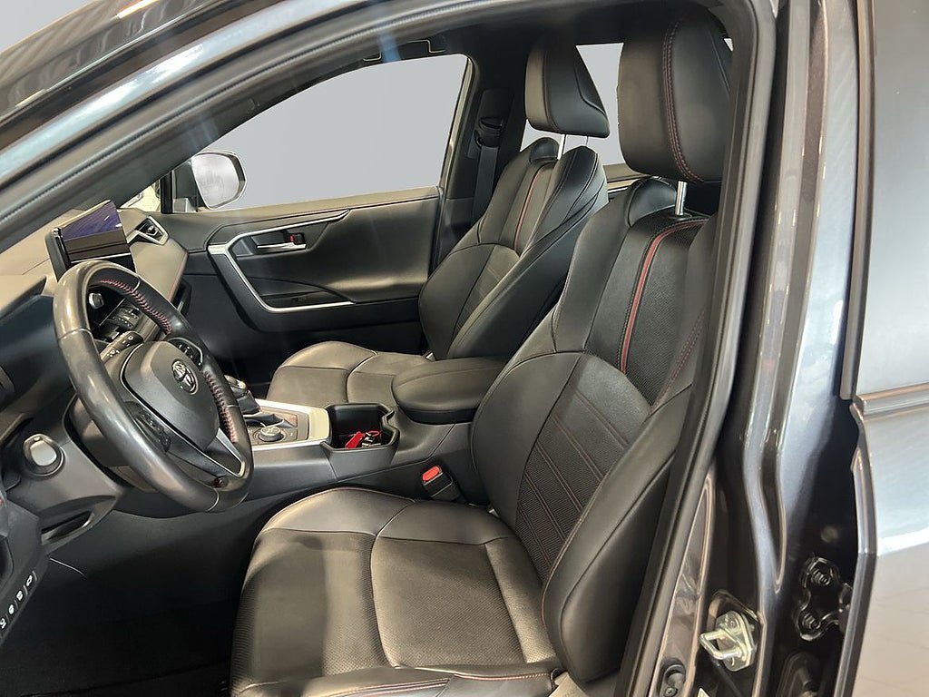 Vehicle Image 12