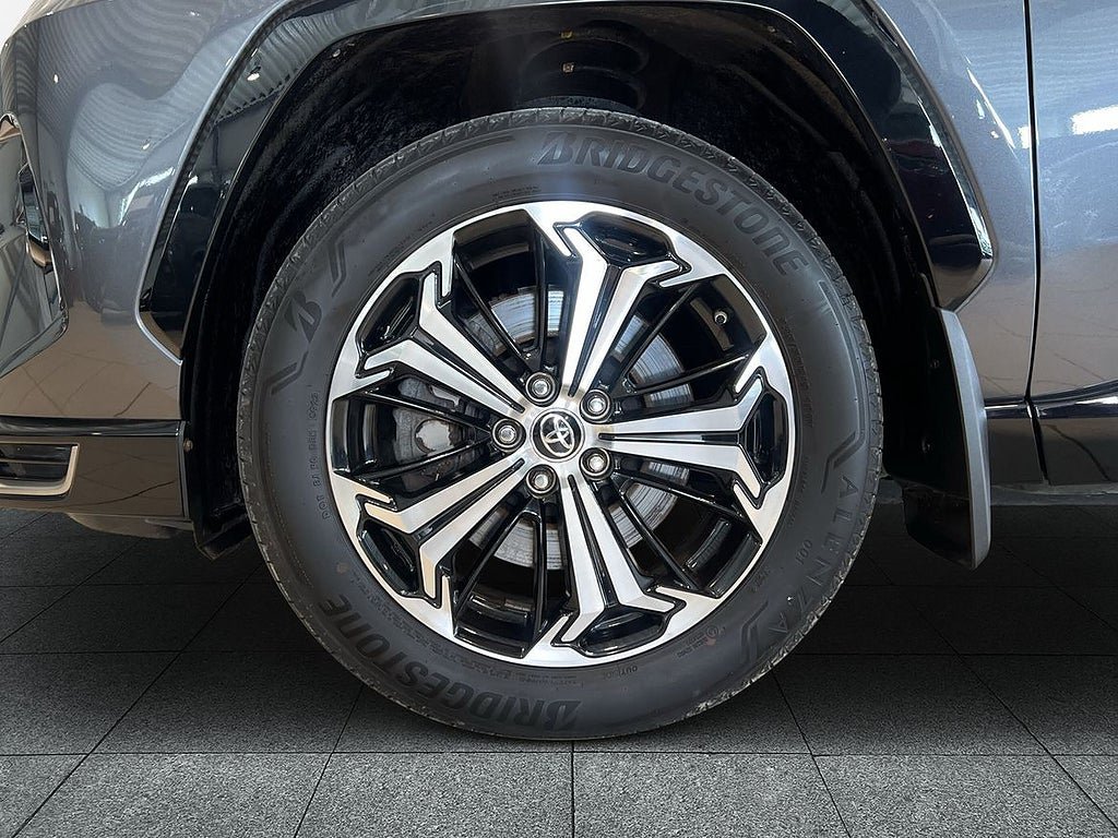 Vehicle Image 16