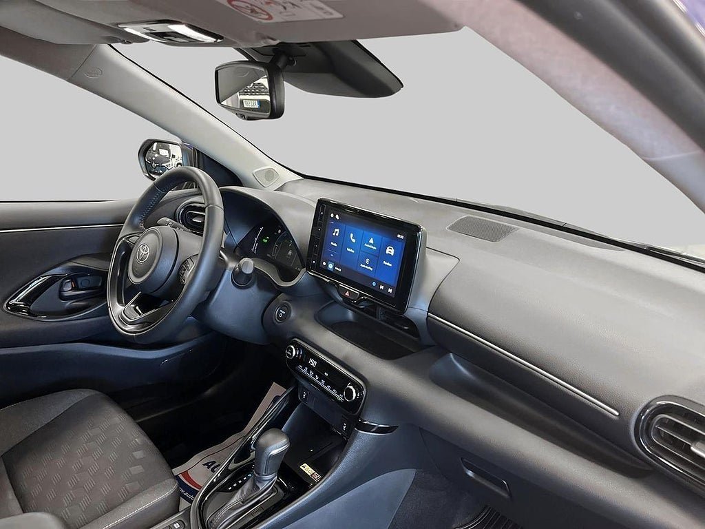 Vehicle Image 9