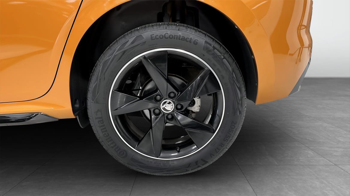 Vehicle Image 6