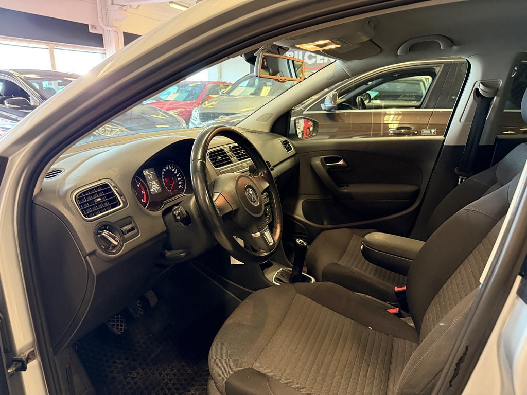 Vehicle Image 6