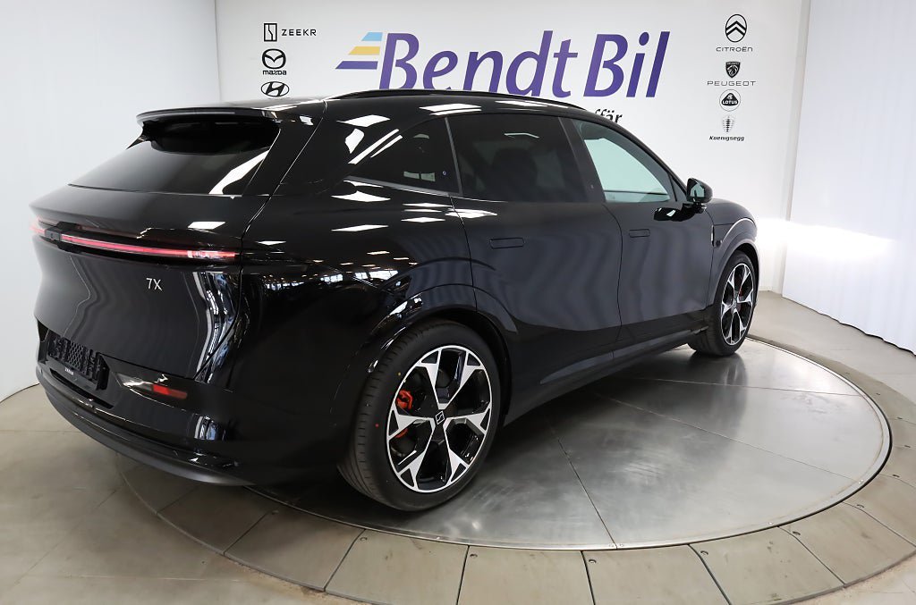Vehicle Image 10