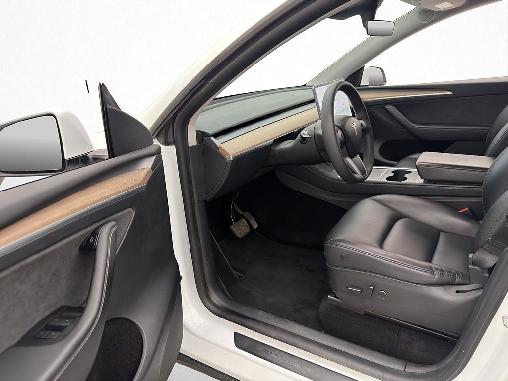 Vehicle Image 11
