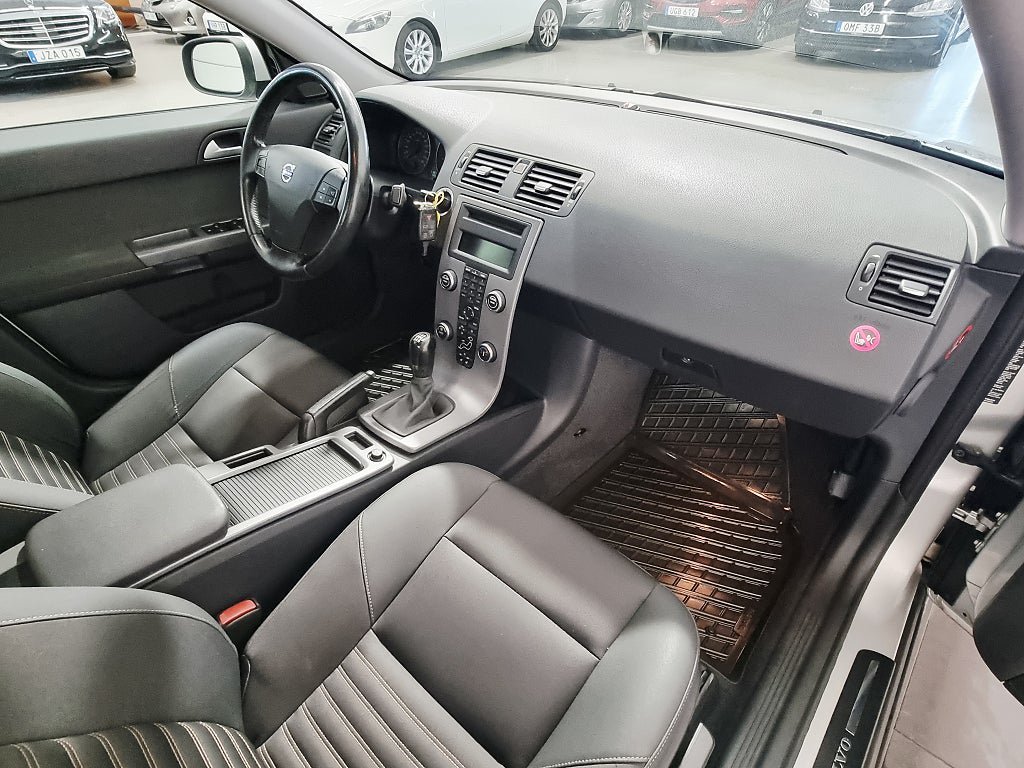 Vehicle Image 17