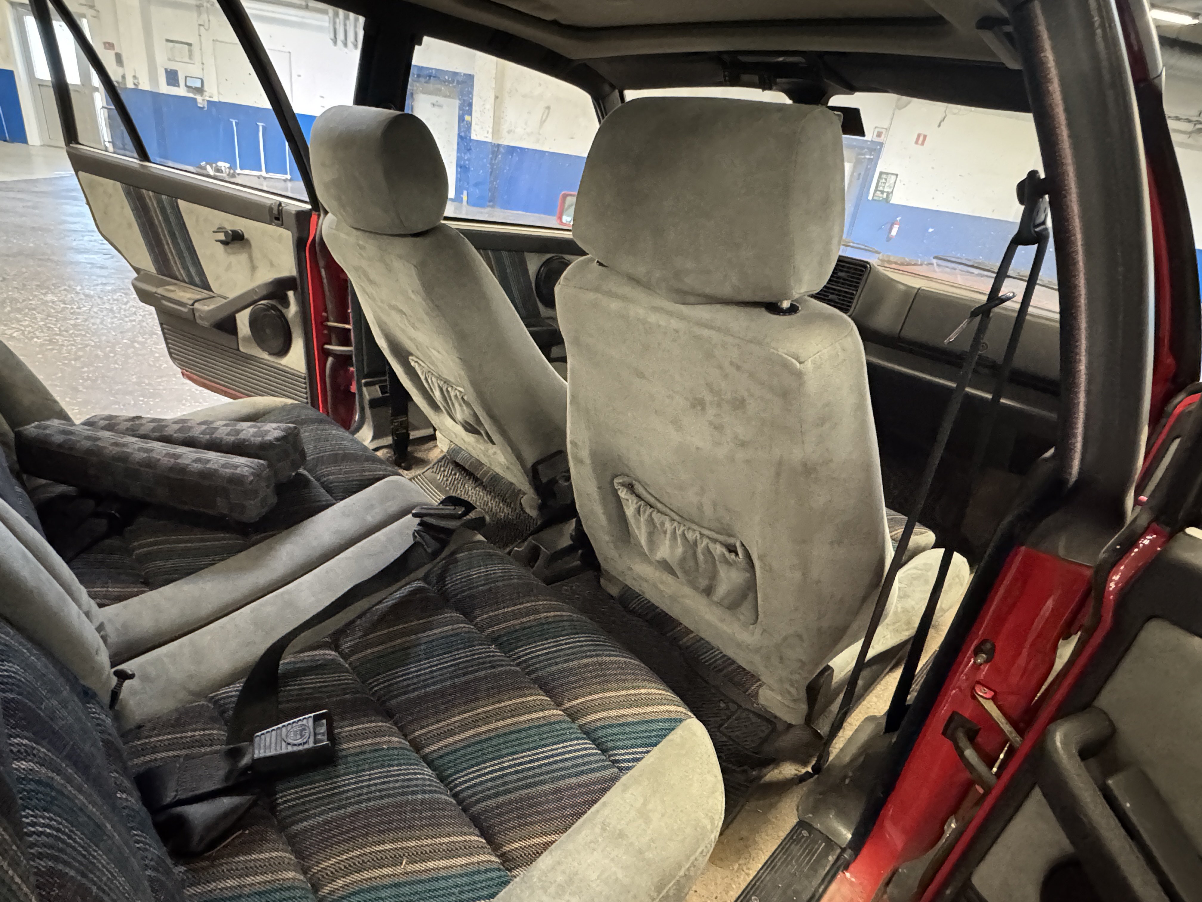 Vehicle Image 32