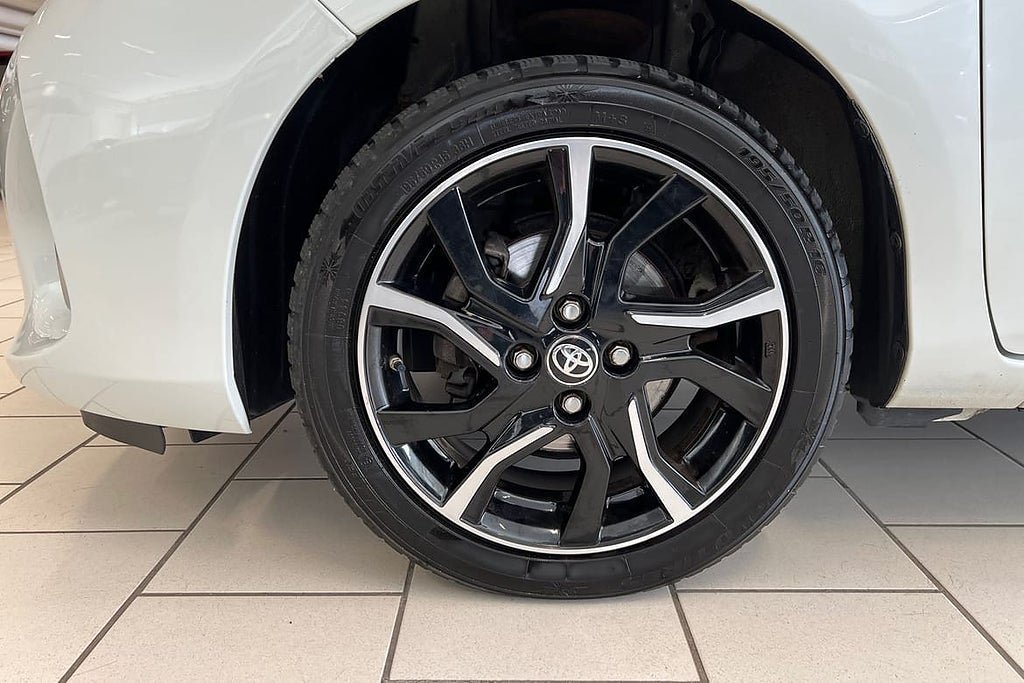 Vehicle Image 15