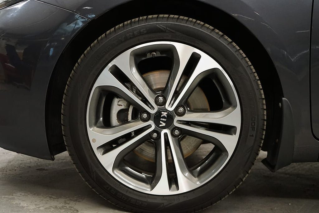 Vehicle Image 16