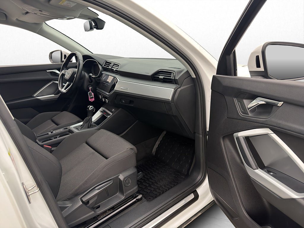 Vehicle Image 26