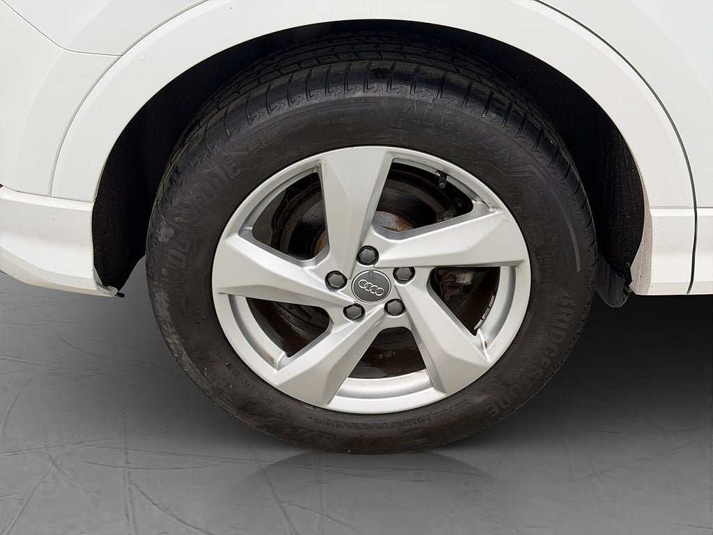 Vehicle Image 30