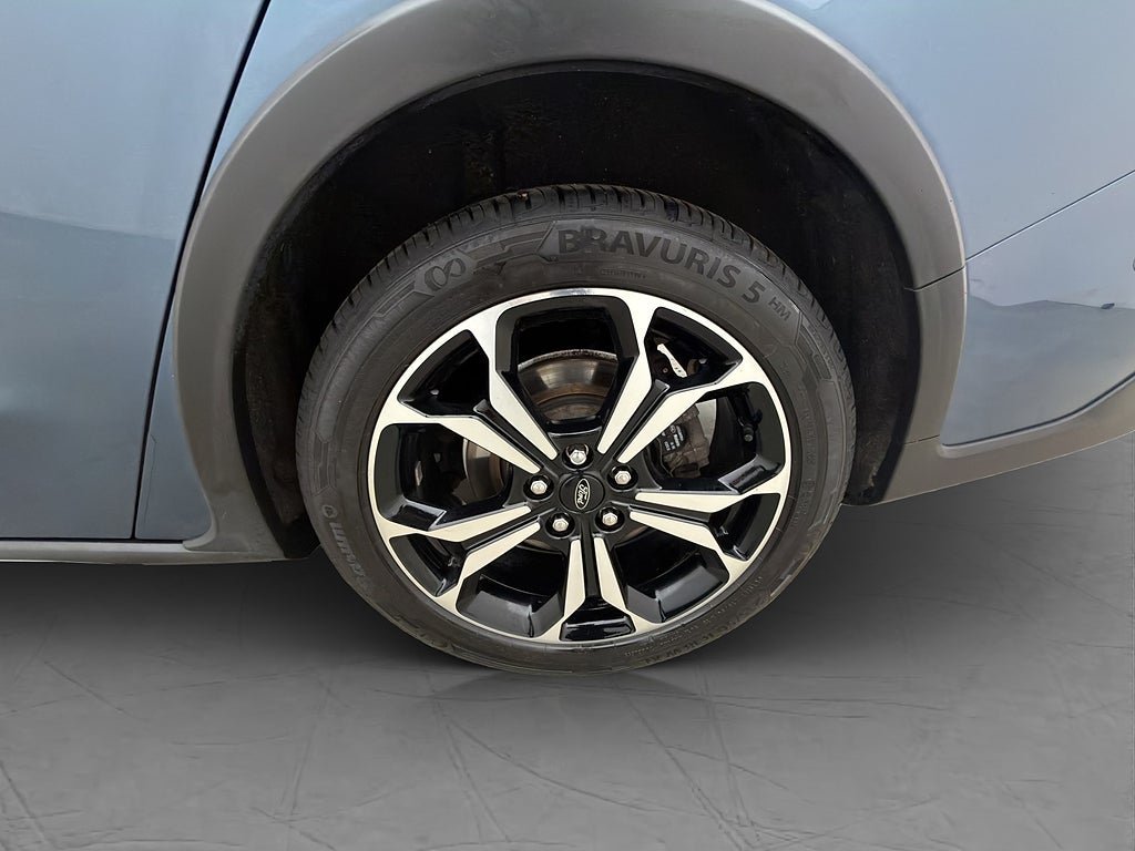 Vehicle Image 32