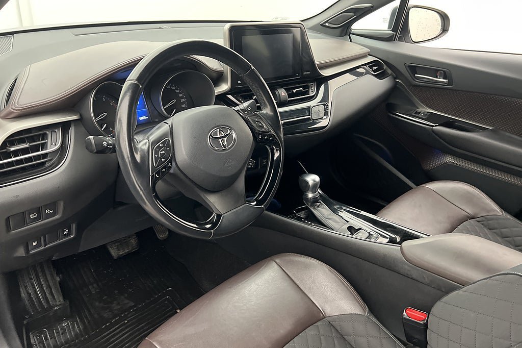 Vehicle Image 11