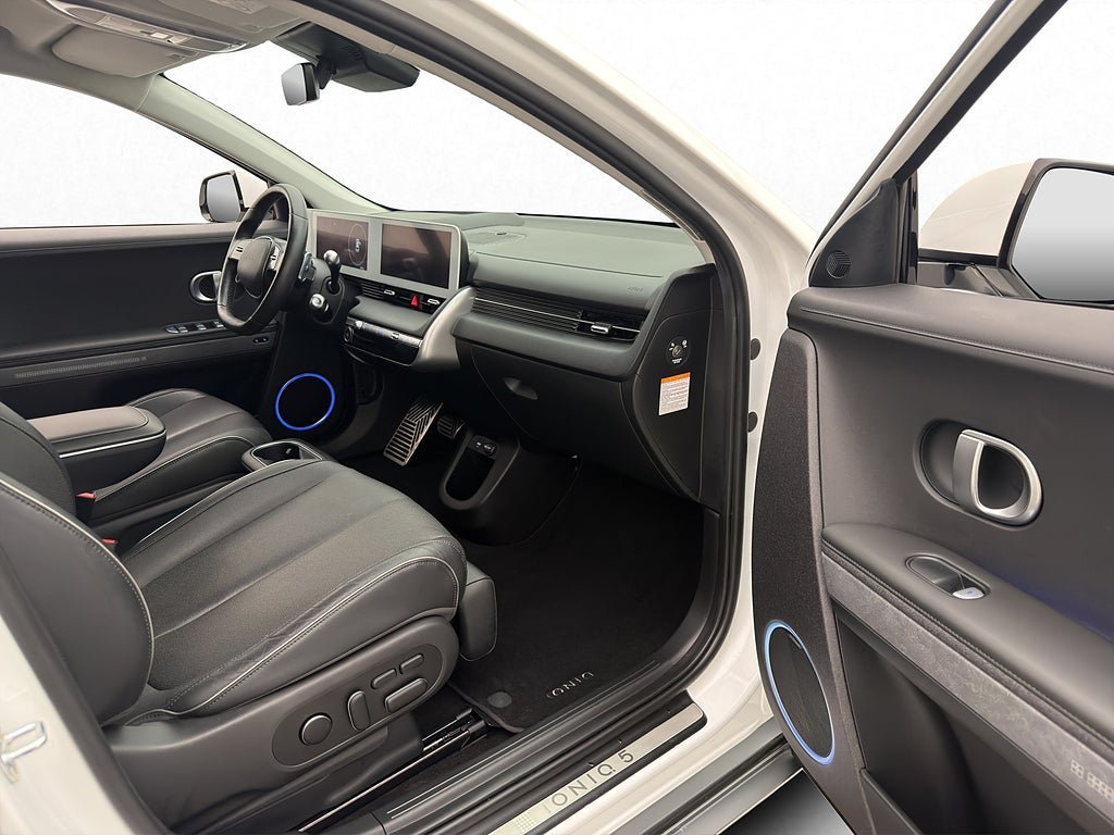 Vehicle Image 32