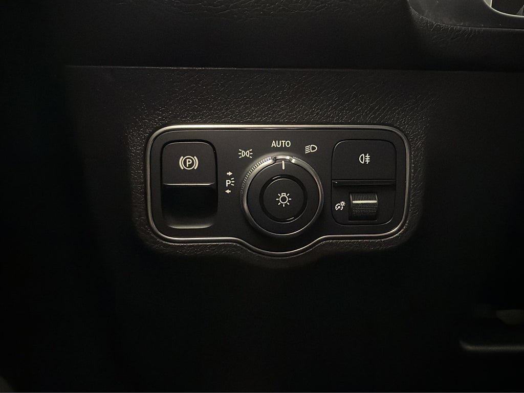 Vehicle Image 29