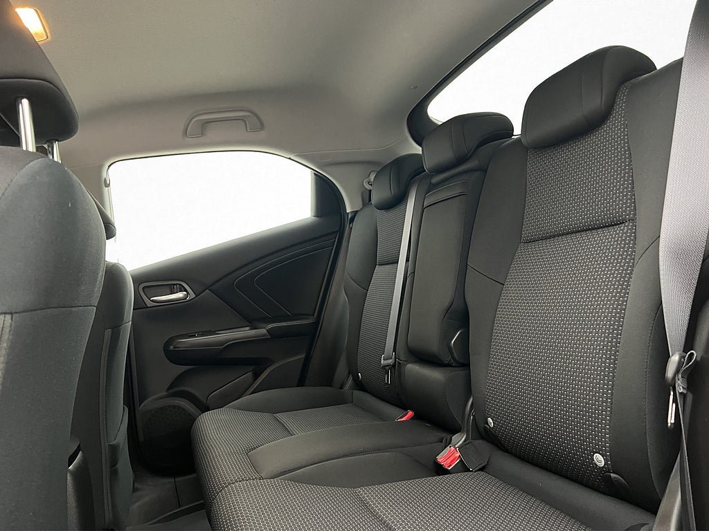 Vehicle Image 16