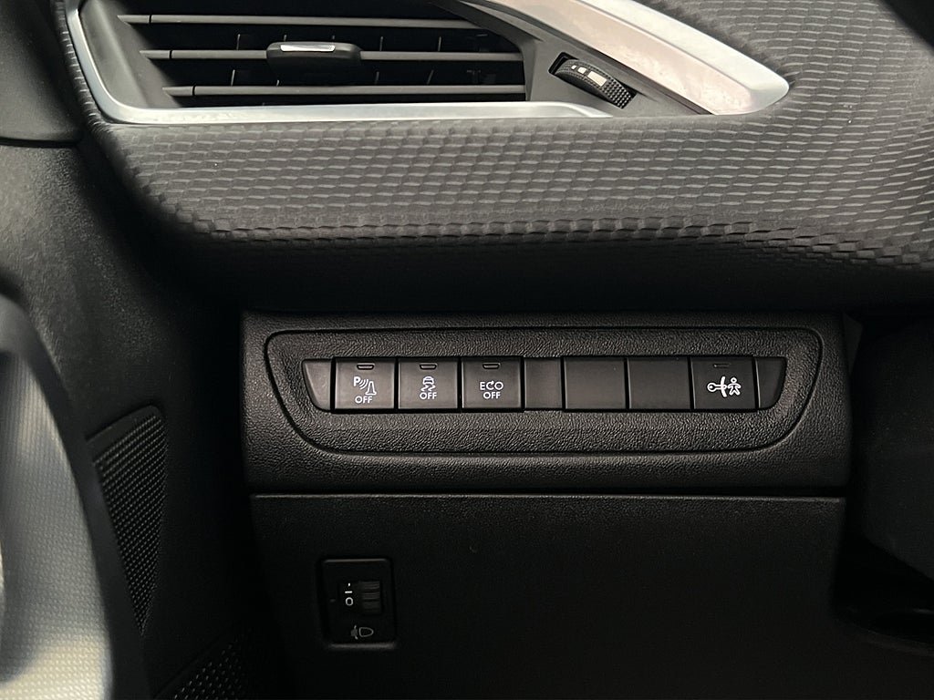 Vehicle Image 28