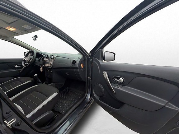 Vehicle Image 15