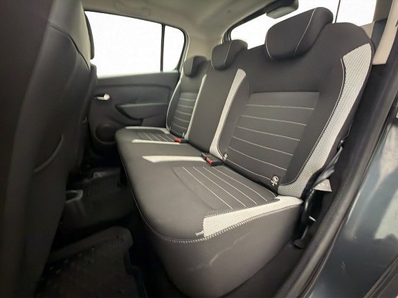 Vehicle Image 16