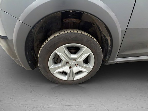 Vehicle Image 26