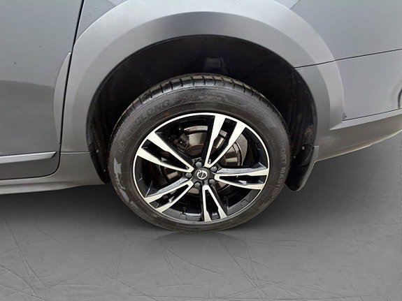 Vehicle Image 38
