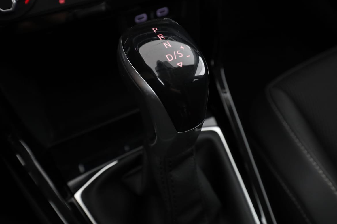 Vehicle Image 25