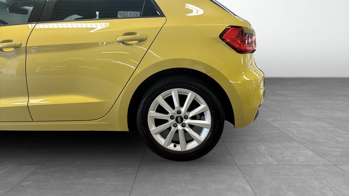 Vehicle Image 6
