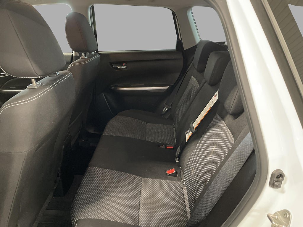 Vehicle Image 9