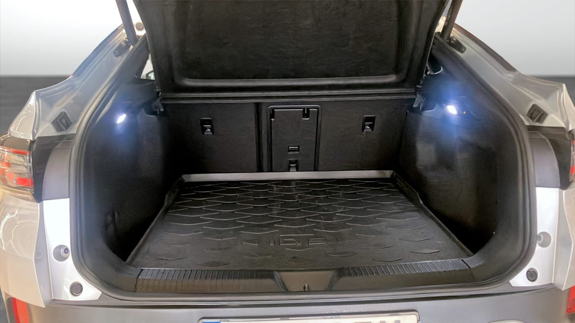 Vehicle Image 12