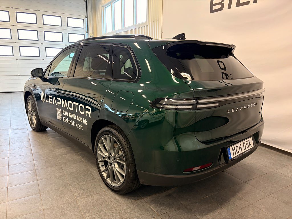 Vehicle Image 6