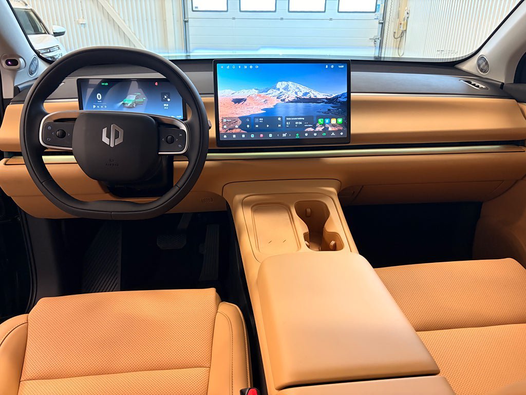 Vehicle Image 12