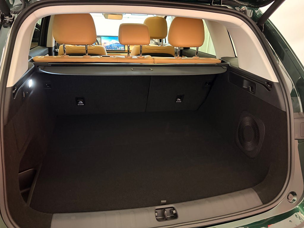 Vehicle Image 16