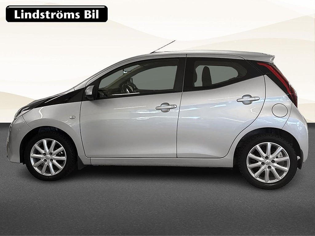 Vehicle Image 6