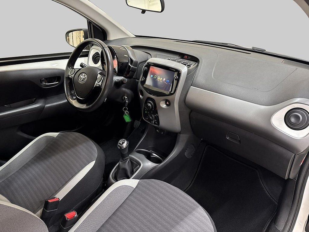 Vehicle Image 10
