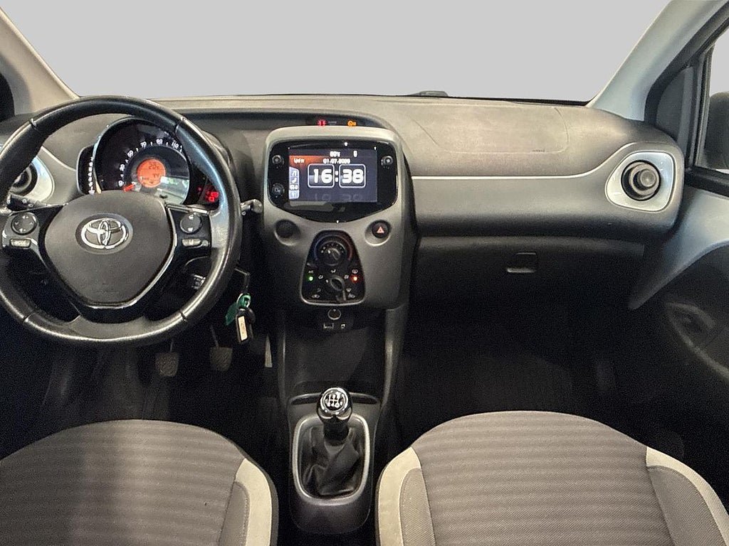 Vehicle Image 12