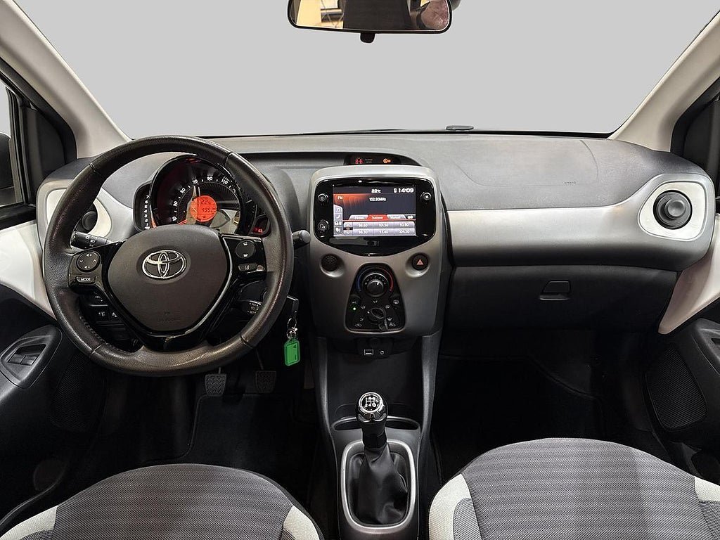 Vehicle Image 12