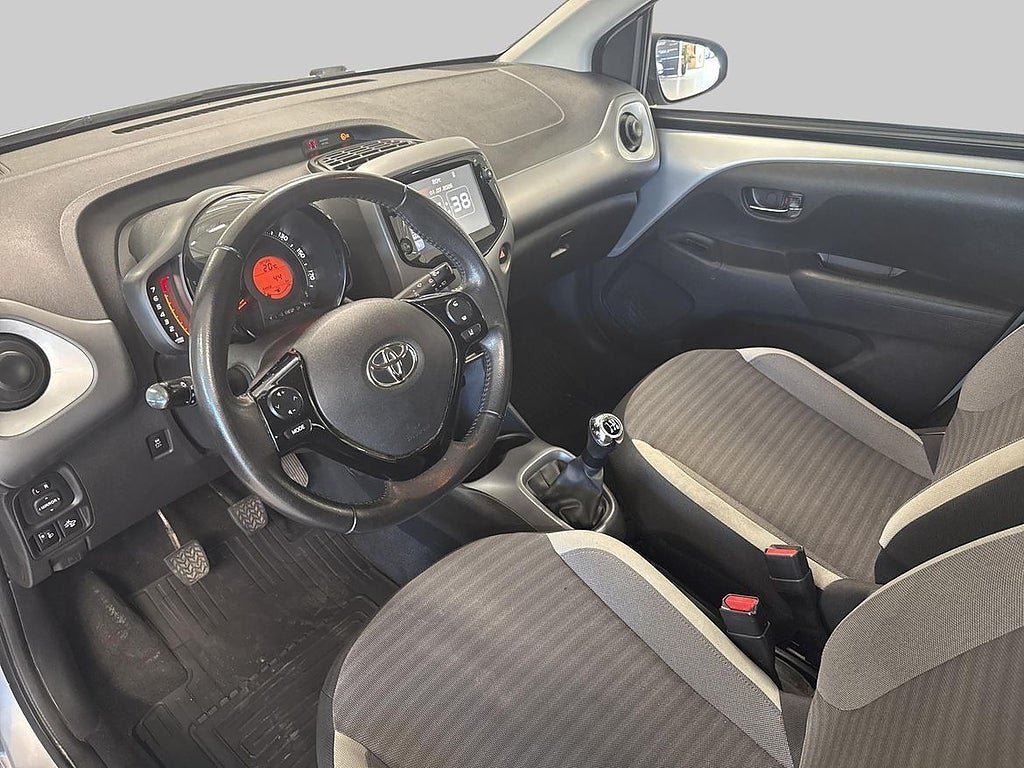 Vehicle Image 14