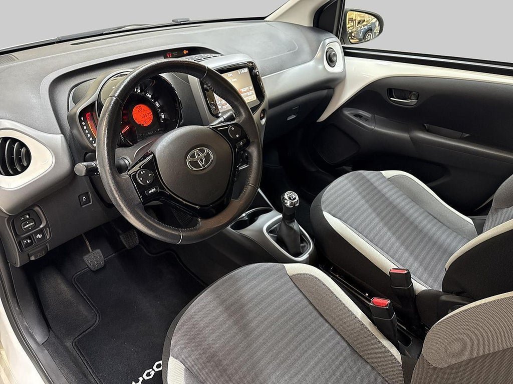 Vehicle Image 14