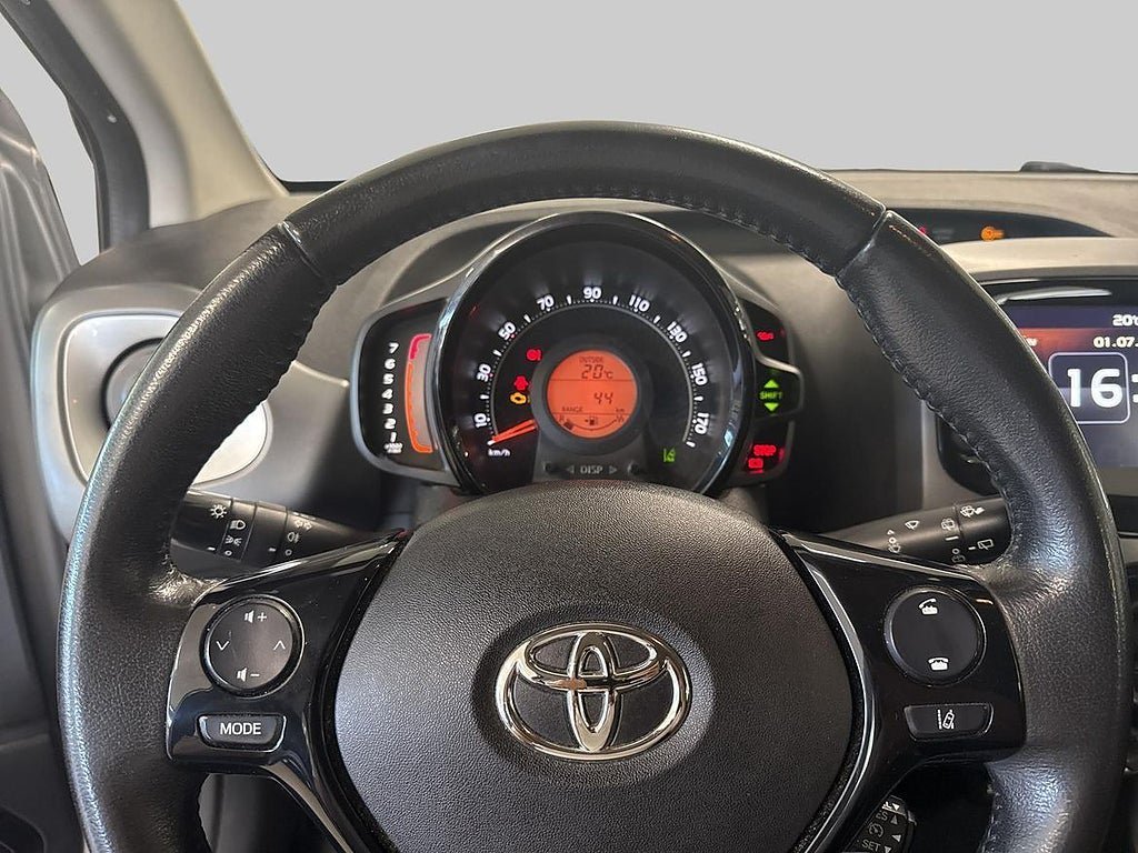 Vehicle Image 15