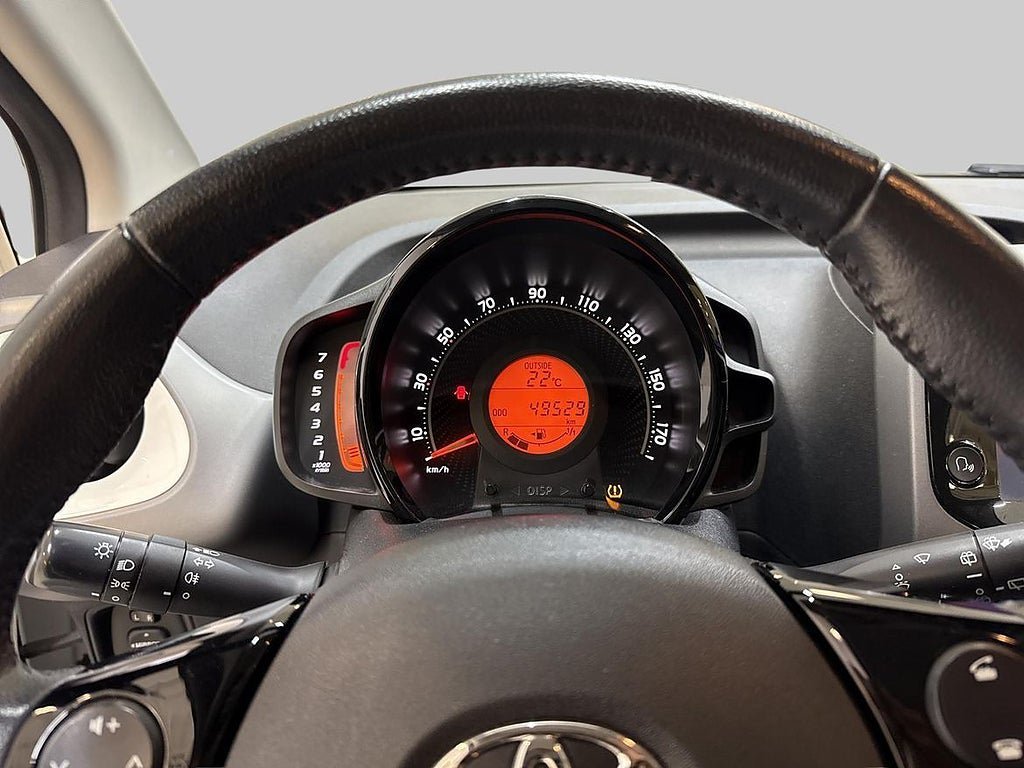 Vehicle Image 15