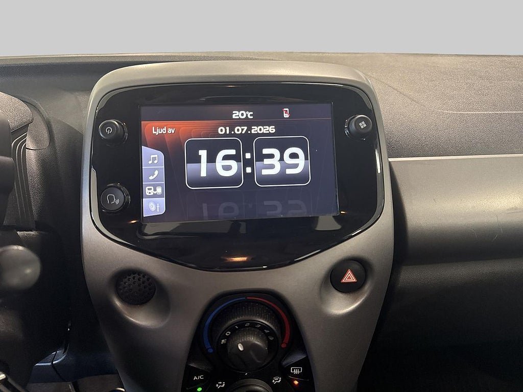 Vehicle Image 16